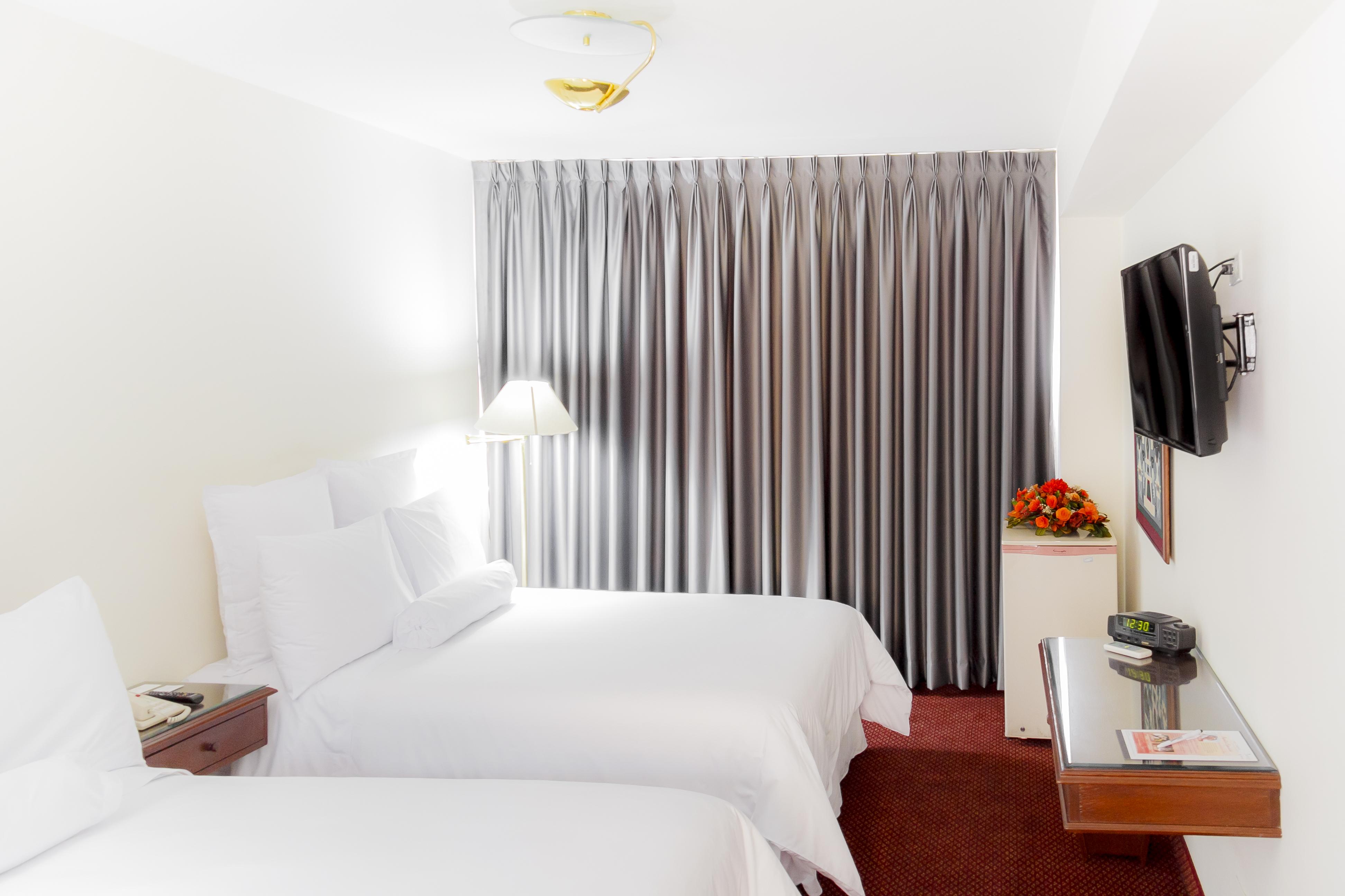 Hotel Carrera Lima Bagian luar foto