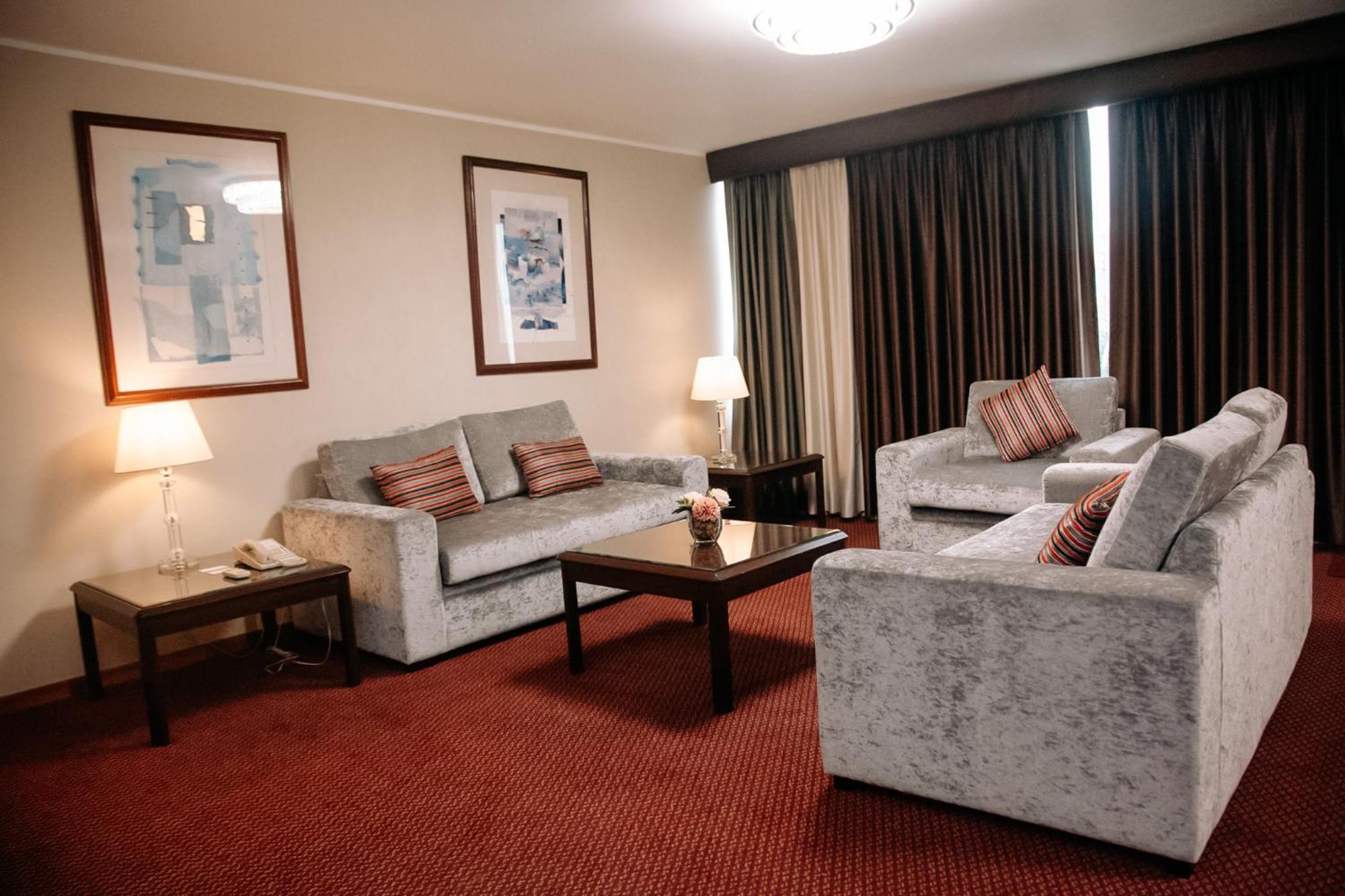 Hotel Carrera Lima Bagian luar foto
