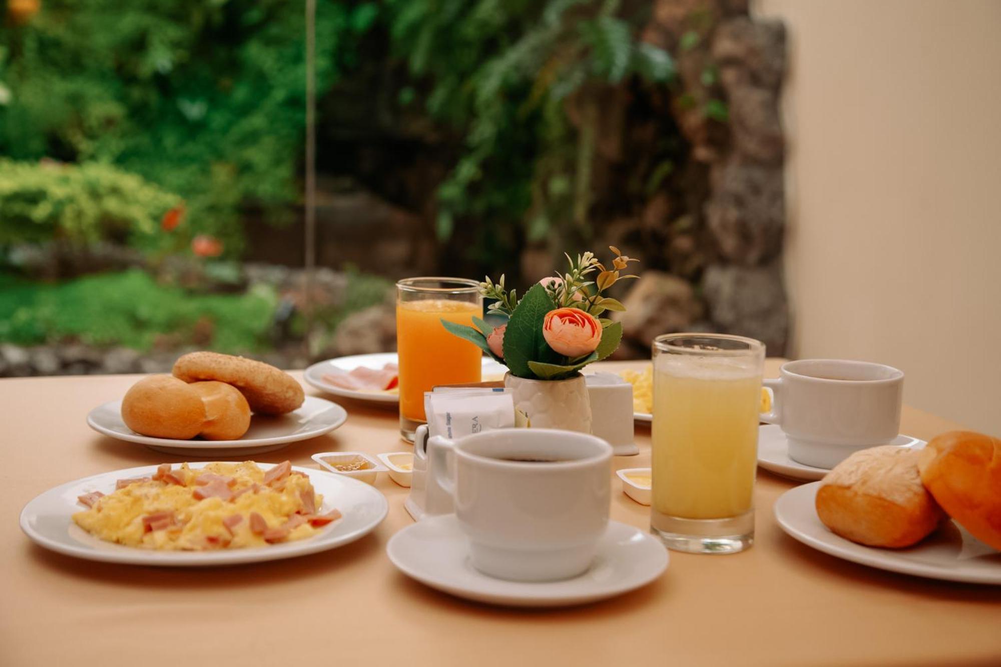 Hotel Carrera Lima Bagian luar foto
