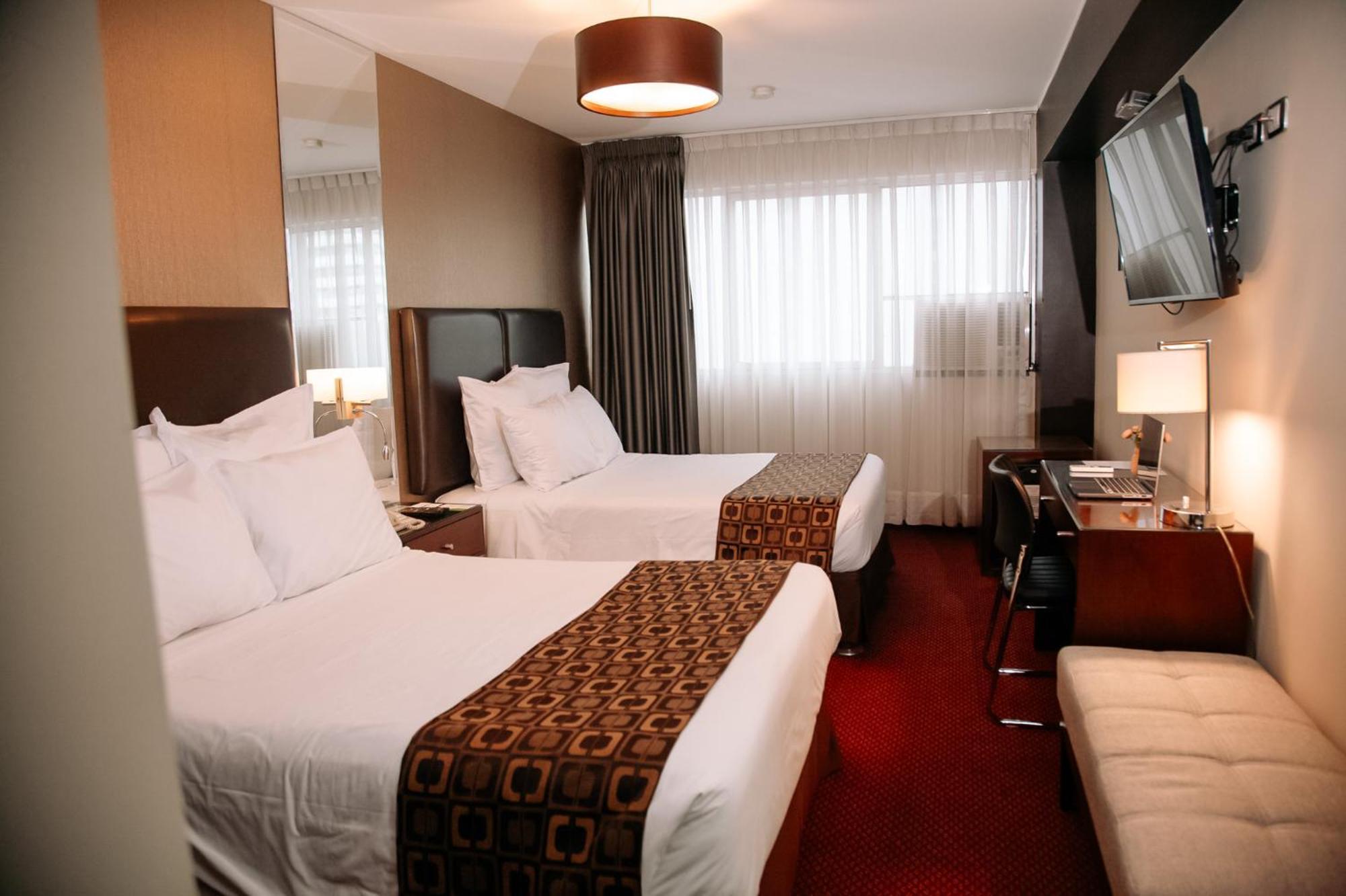 Hotel Carrera Lima Bagian luar foto