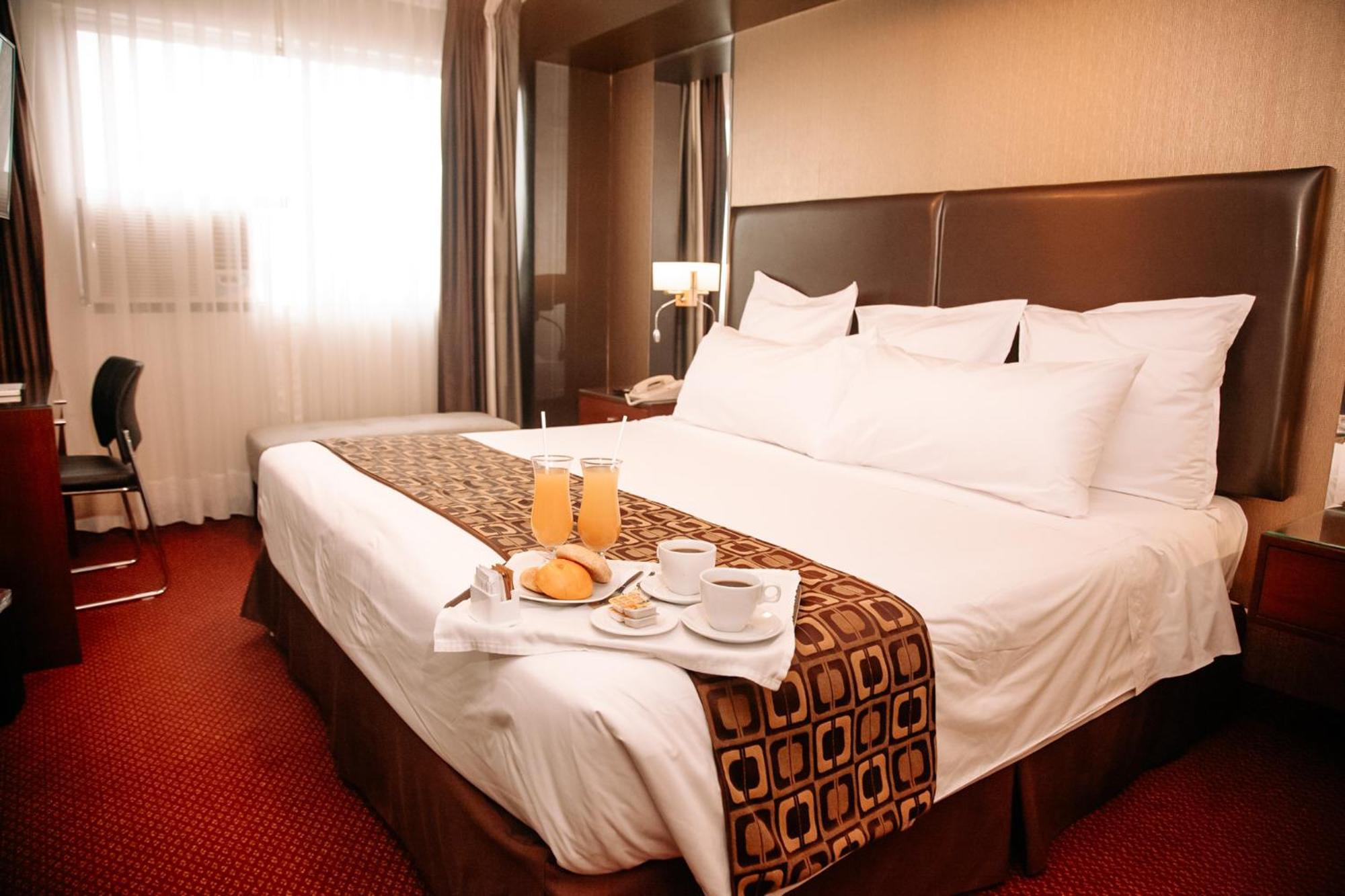 Hotel Carrera Lima Bagian luar foto