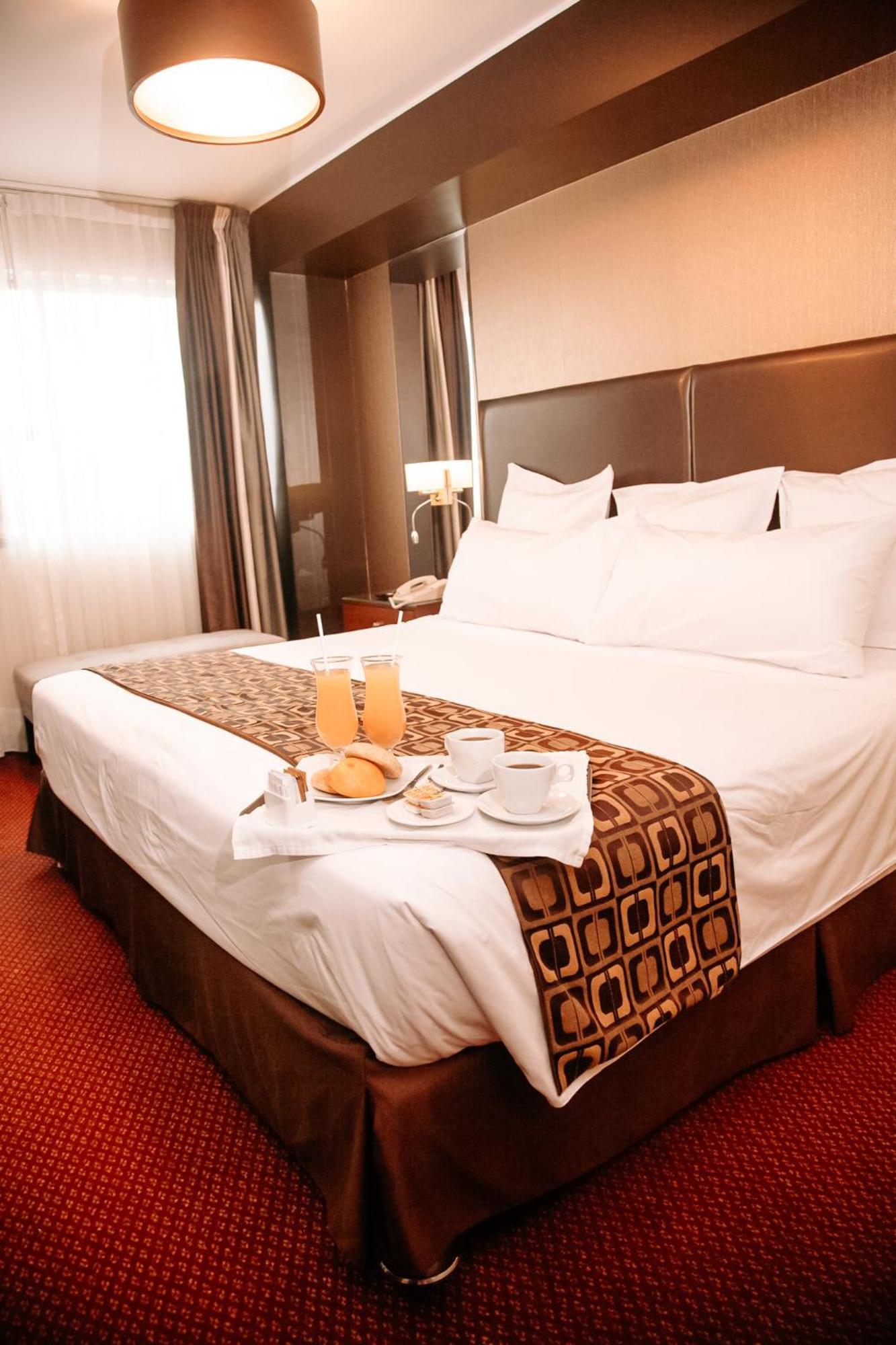 Hotel Carrera Lima Bagian luar foto