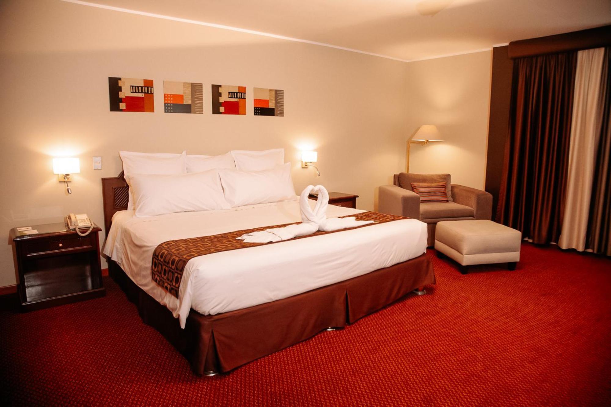 Hotel Carrera Lima Bagian luar foto