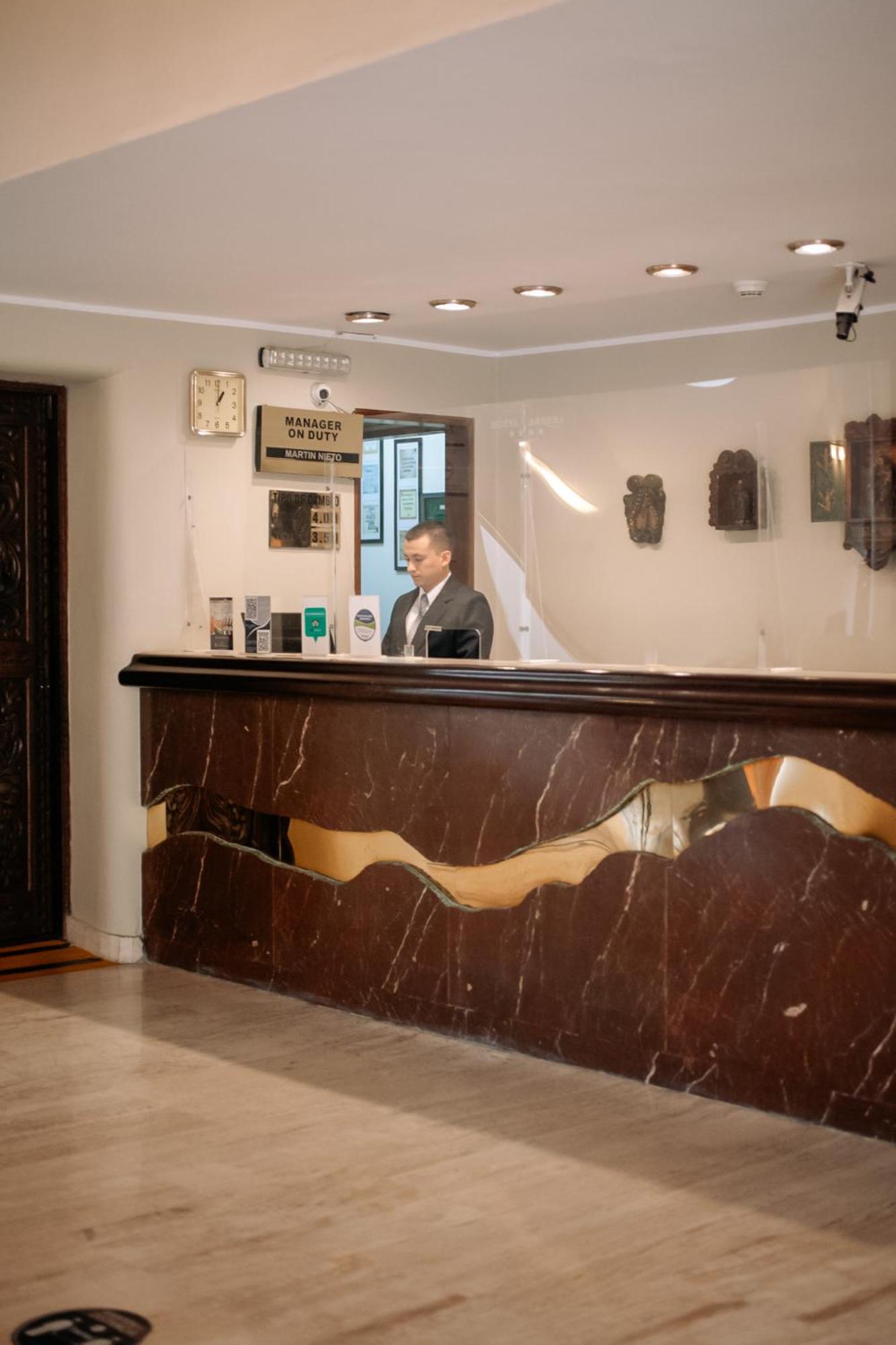 Hotel Carrera Lima Bagian luar foto