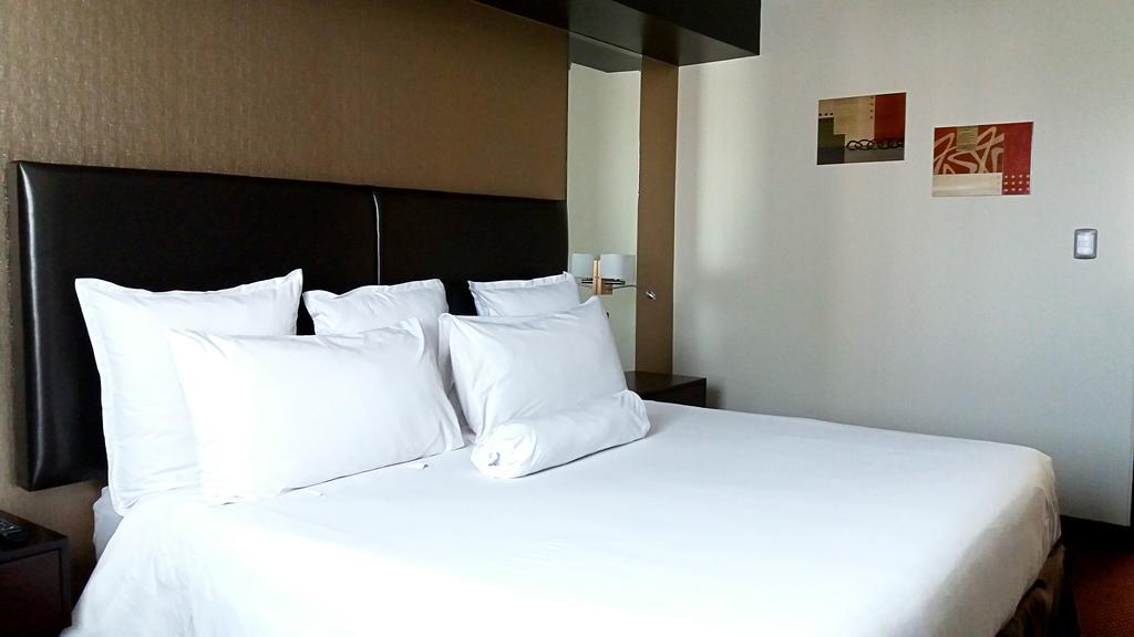 Hotel Carrera Lima Bagian luar foto